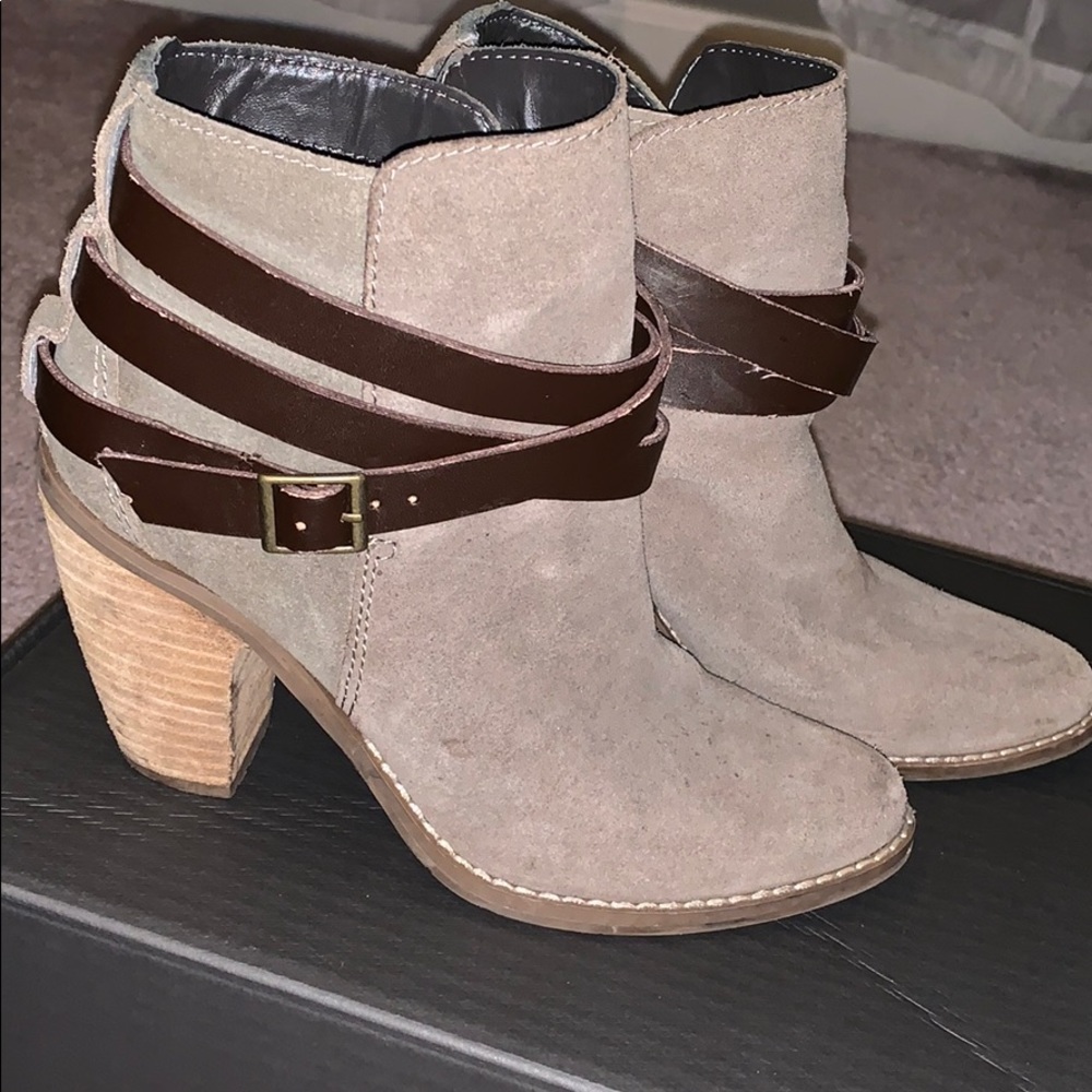 Dolce vita ankle booties